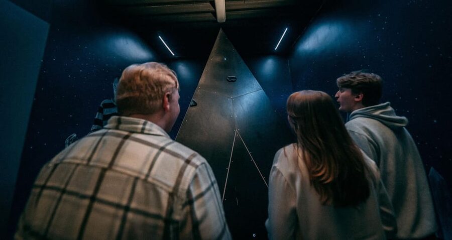 Fangene på Fortet Bergen: Prison Island Adventure Escapegame - Why the separate rooms make the game work