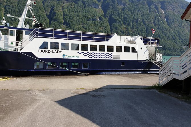 Fjord Cruise to Sognefjord and Bøyabreen Glacier - A one-hour visit to the Norwegian Glacier Museum