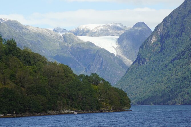 Fjord Cruise to Sognefjord and Bøyabreen Glacier - The return journey through Fjærland and Balestrand