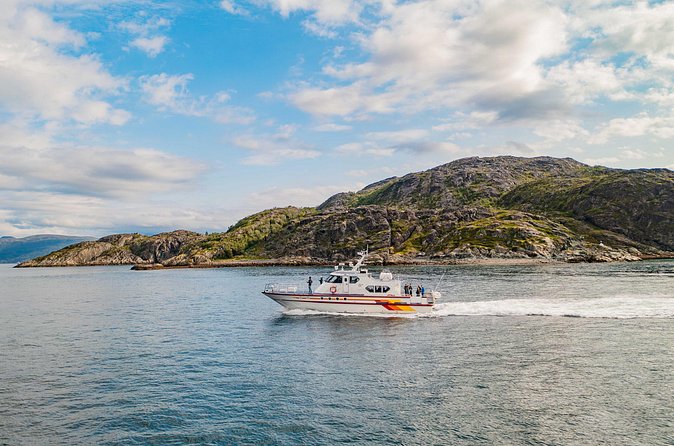 Fjord Safari in the Altafjord - Passing Isnestoften by the Langfjord entrance