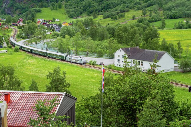 Flåm Tour: Borgund Stave Church, Lærdal & Stegastein - Bus comfort, guiding, and the risk of delays