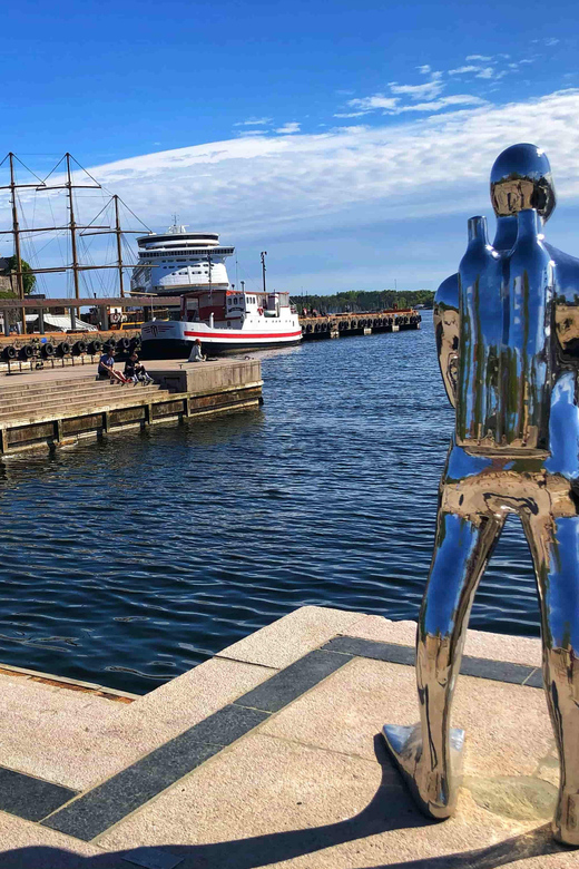 Flavors of Oslo: Food & Beer Tour - Walking past City Hall and Karl Johans gate