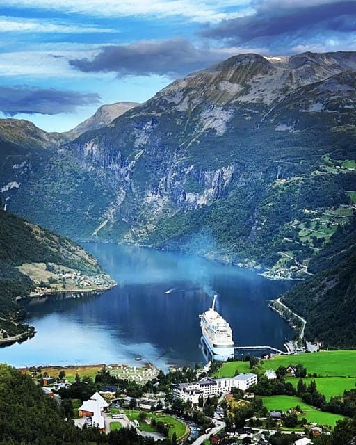 From Geiranger: Dalsnibba & Eagle Road Private Tour & Picnic - Flydalsjuvet gives you the first big view
