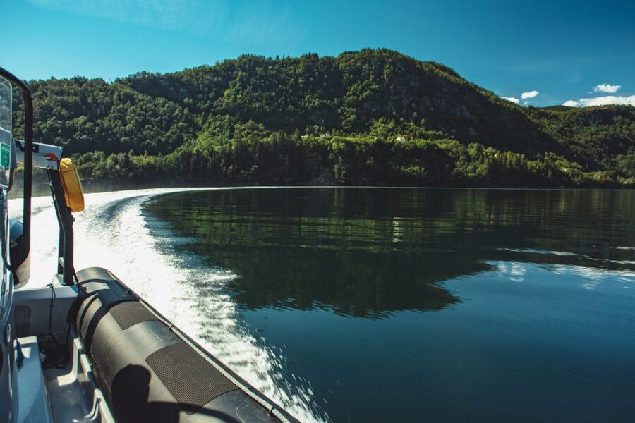 From Norheimsund: Hardangerfjord & Fyksesund RIB Fjord Tour - The first 25 minutes across Hardangerfjord