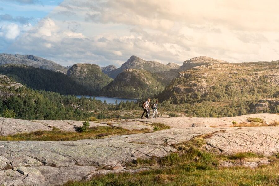 From Stavanger: Pulpit Rock Guided Hike with Pickup - Reaching the 604-meter-high rock shelf