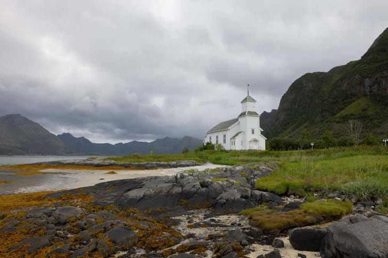 From Svolvaer: 2- Day Lofoten Highlights Photo Tour - Day two: Haukland Beach and Henningsvær