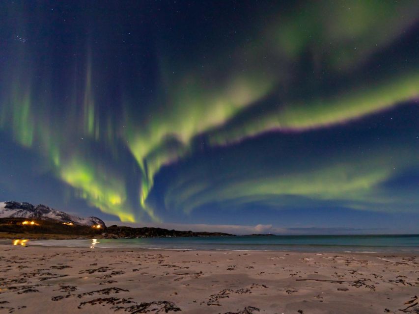 From Svolvær: Guided Northern Lights Tour by Van - Waiting for the sky to change