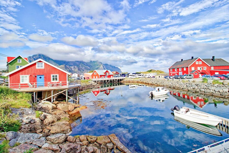 From Svolvær: Reine & Å Lofoten West Island Full Day Tour - Skagsanden Beach and the colors beneath your feet