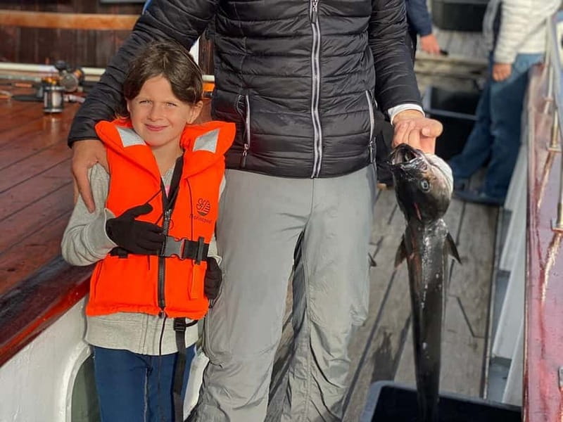 From Svolvær: Taste of Lofoten - Cultural Fishing Experience - A friendly crew and clear instruction