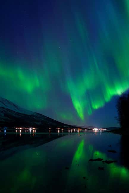 From Tromsø: Aurora Bus Tour with Snacks, Photos, and Drinks - Why a bus tour makes sense in Tromsø