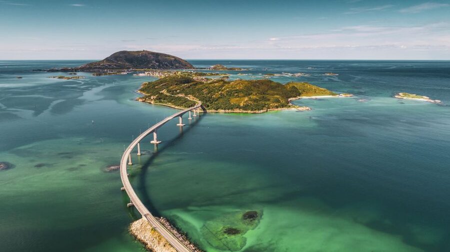 From Tromsø: Kayak trip with lunch and sauna at Sommarøy - Who will enjoy this Sommarøy outing