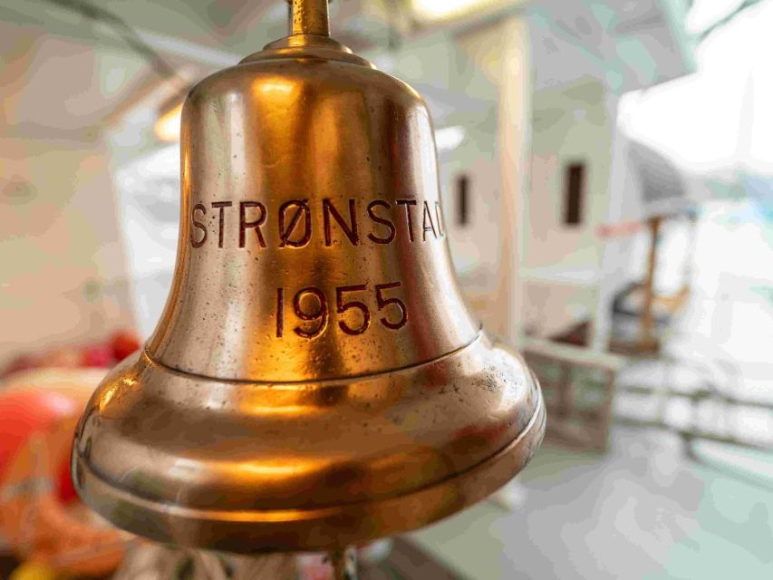 From Tromsø: Northern Lights Cruise on a Cozy Vintage Vessel - Staying warm while the guide watches the sky
