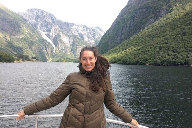 Full Day Private Tour to Flam with Pick Up - Tvindefossen brings an easy first stop