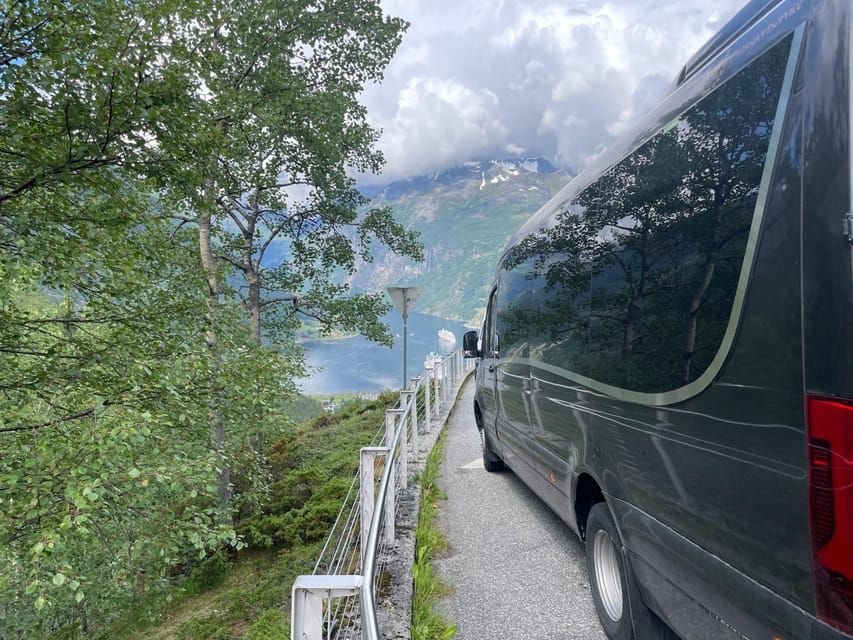 Geiranger Dalsnibba: mini bus tour - A short ride with a very Norwegian payoff