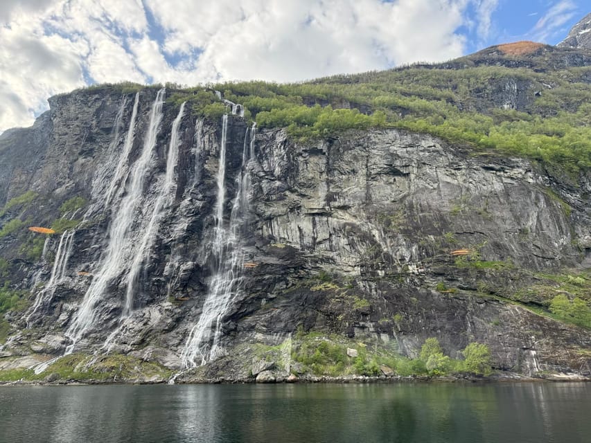 Geiranger Dalsnibba: mini bus tour - Reaching Dalsnibba and making the most of 25 minutes