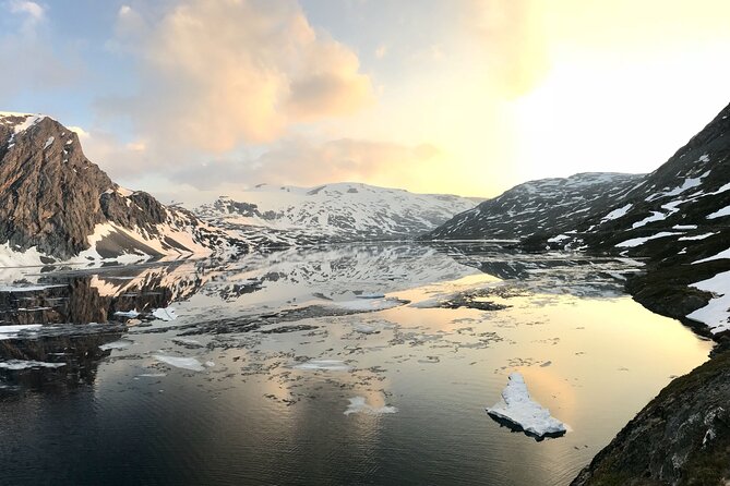 Geiranger: Excursions.no Mount Dalsnibba & Eagle's Bend - Djupvatnet: a high mountain lake at 1,016 meters