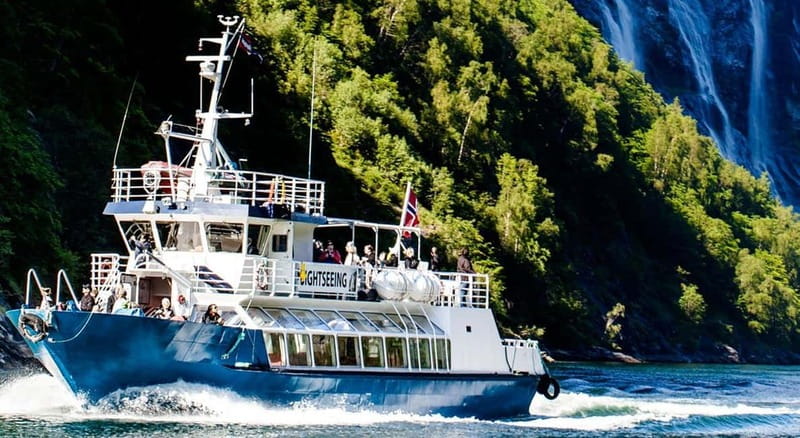 Geiranger: Fjord and Waterfalls Sightseeing Boat Trip - Open deck or panoramic cabin?