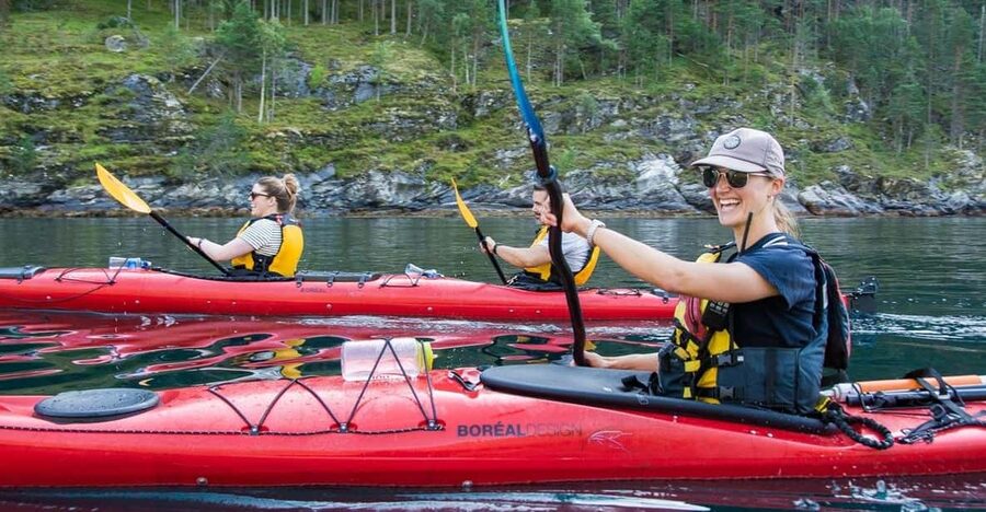Geiranger: Kayak tour with guide - Starting at the red kayaks in Homlong