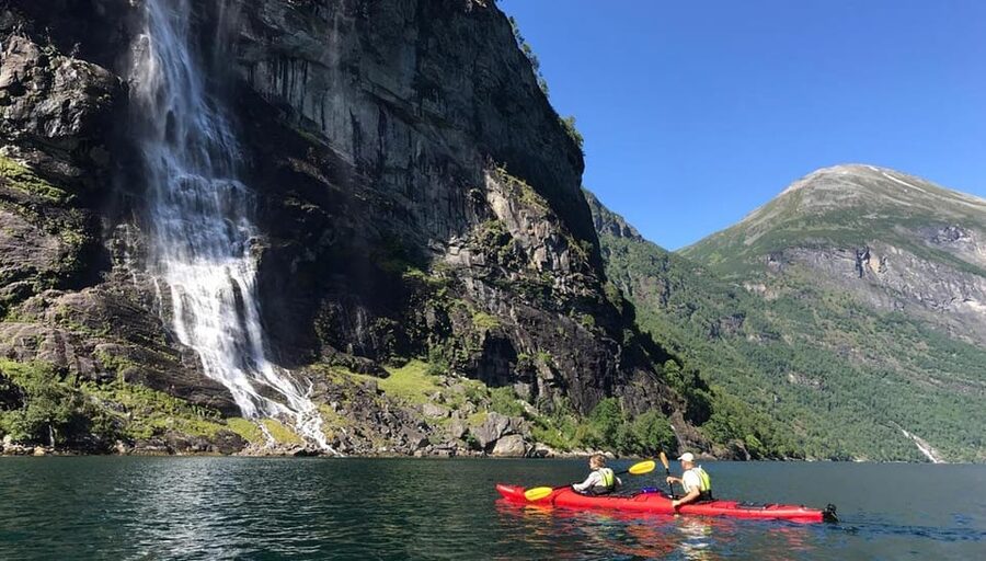 Geiranger: Kayak tour with guide - Choosing between 2.5 and 4 hours