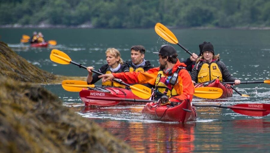 Geiranger: Kayak tour with guide - Getting comfortable in the kayak