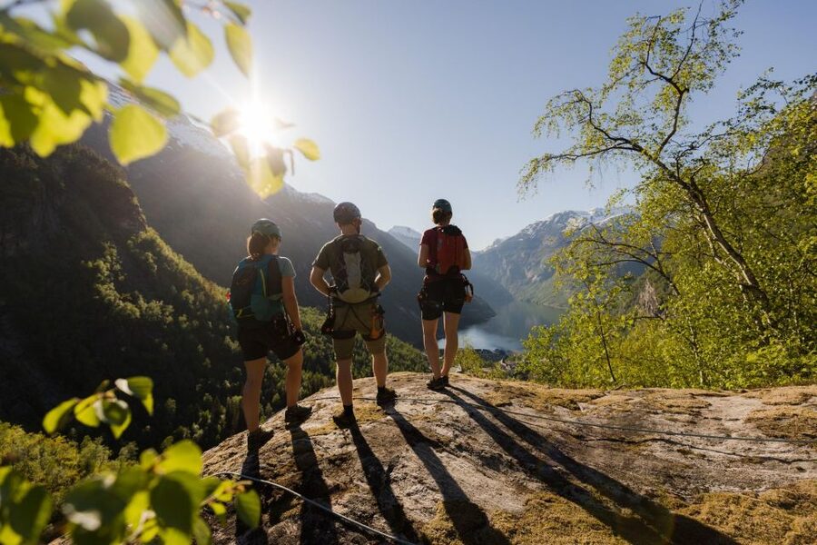 Geiranger: Rappelling tour with epic view - Flydalsjuvet gives you the famous view without the road crowd