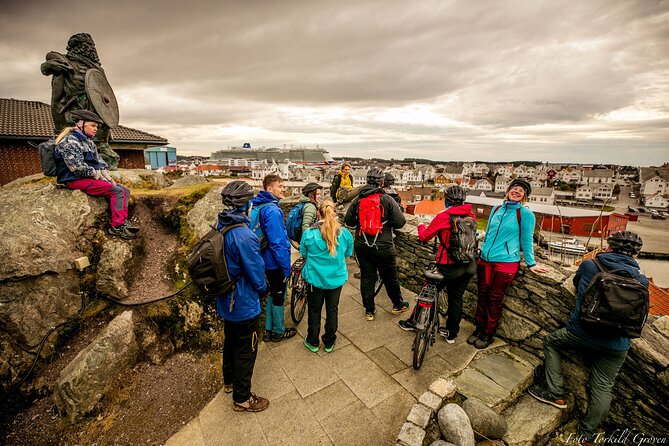Guided EL-Bike tour in the city of Haugesund and Coastal path - Guide quality can shape the whole experience