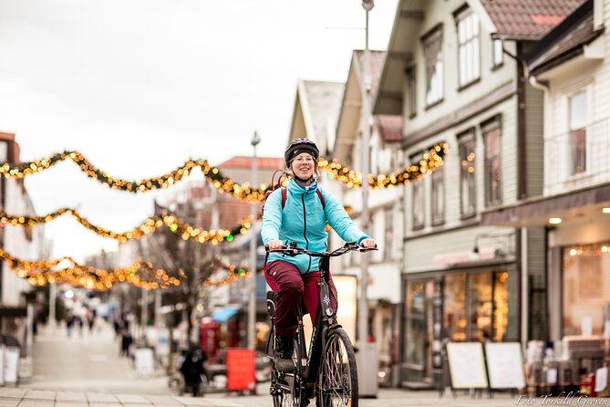 Guided EL-Bike tour in the city of Haugesund and Coastal path - From Haraldsgata to the waterfront