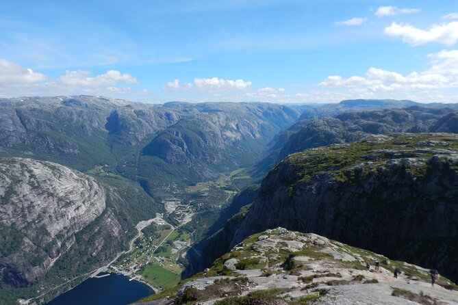 Guided hike to Kjerag and Kjeragbolten - Chains, wet rock, and the gear you need