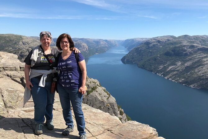 Guided hike to Pulpit Rock Preikestolen - Weather, clothing, and seasonal conditions