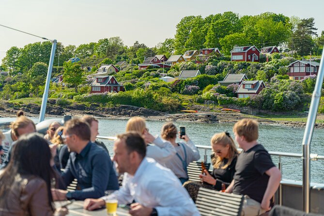 Guided Sightseeing Cruise on Oslofjord by Premium Silent Boat - Lighthouses, bathing houses, and Nesodden