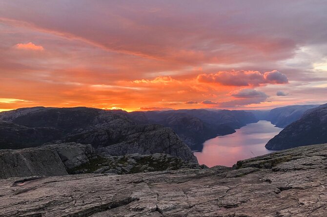 Guided sunrise hike to Pulpit Rock Preikestolen - Weather, photographs, and the guide’s role