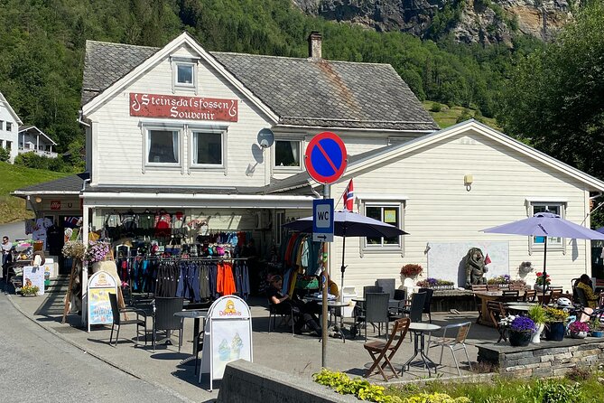 Guided tour to Hardanger Fjord, Waterfalls and Ferry Crossing - Kvanndal to Utne turns the drive into a fjord crossing