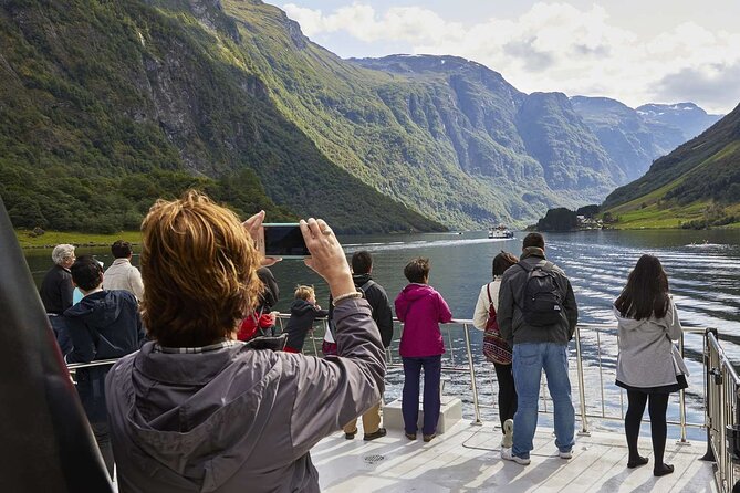 Guided Tour To Nærøyfjorden, Flåm And Stegastein - Viewpoint Cruise - Flåm: Forty-Five Minutes for Lunch and Photos