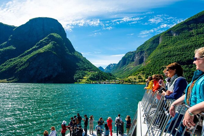 Guided Tour To Nærøyfjorden, Flåm And Stegastein - Viewpoint Cruise - The Climb to Stegastein Viewpoint