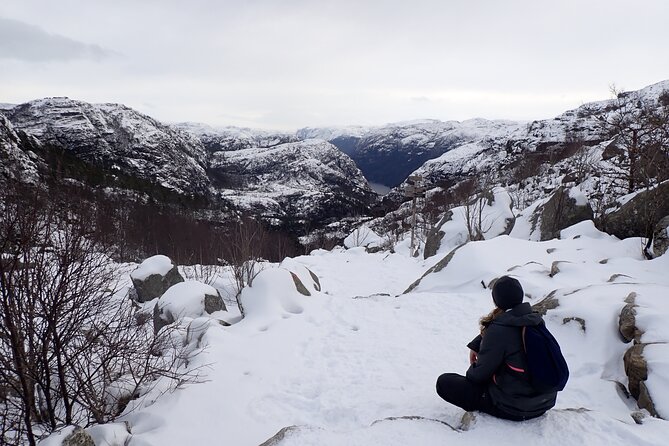 Guided winter hike to Pulpit Rock Preikestolen - The drive toward Lysefjord
