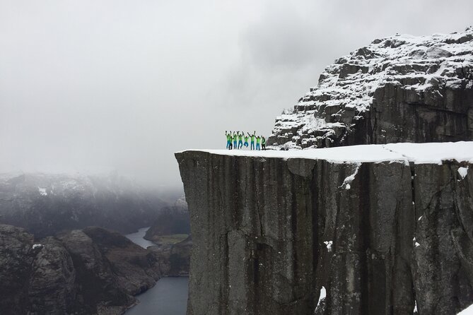 Guided winter hike to Pulpit Rock Preikestolen - Reaching the Pulpit Rock viewpoint