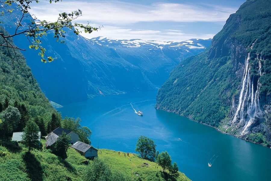 Hellesylt-Geiranger Sightseeing (one way ticket) - Bachelor Waterfall and its fresh water
