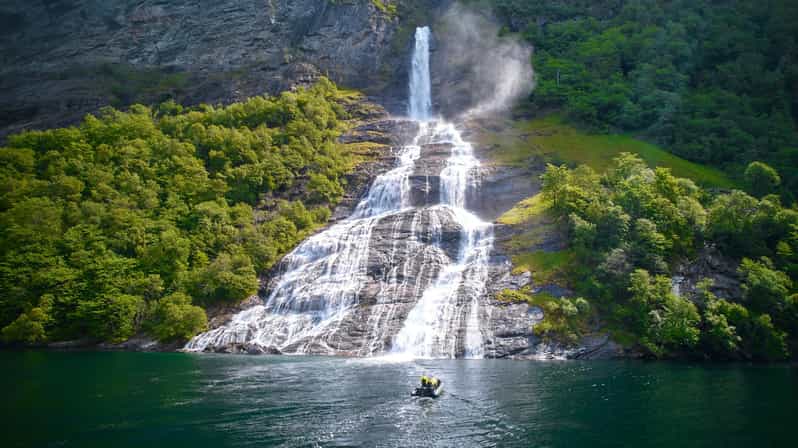 Hellesylt: Guided Geirangerfjord Boat Tour - Friaren and Brudesløret from the water