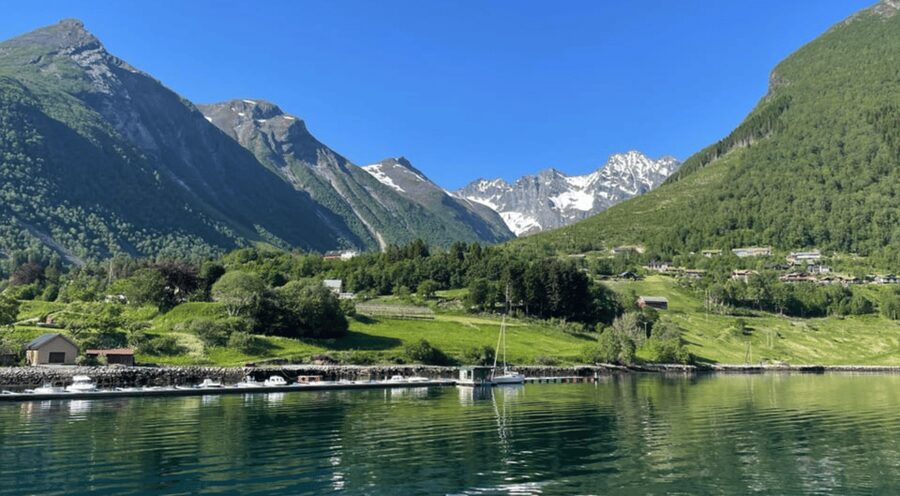 Hjørundfjord Fjord Cruise Afternoon Rountrip from Ålesund - The Øye stop and Hotel Union Øye
