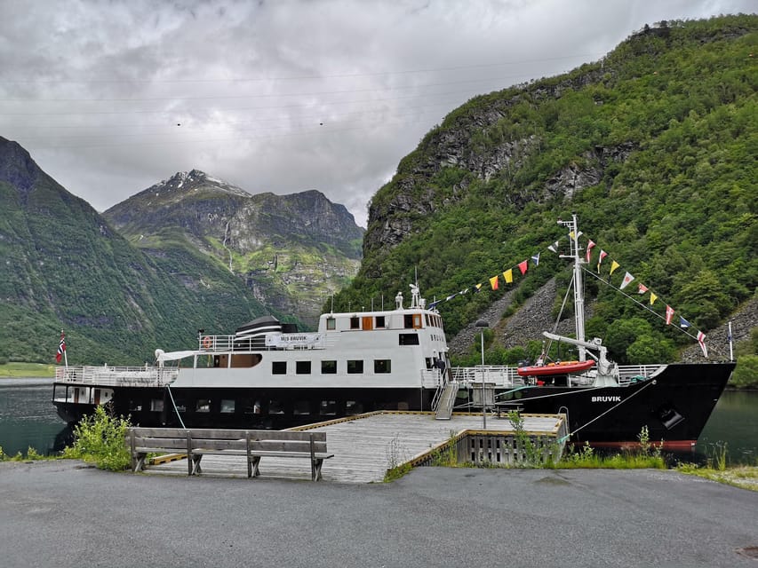 Hjørundfjord Fjord Cruise Afternoon Rountrip from Ålesund - The first 2.25 hours toward Hjørundfjord