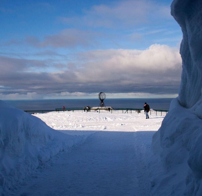 Honningsvåg: North Cape Winter Excursion with Entry Ticket - Arriving at the monumental North Cape cliff