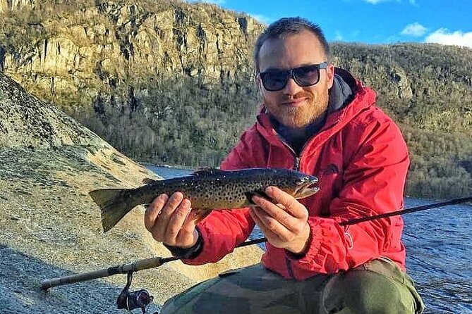 Inshore fishing in the Drangefjord - Fishing beside Viking settlement sites