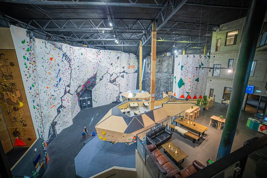 Kristiansand: Sørlandet Klatresenter Entry Ticket - Choosing Between Autobelay Climbing and Bouldering