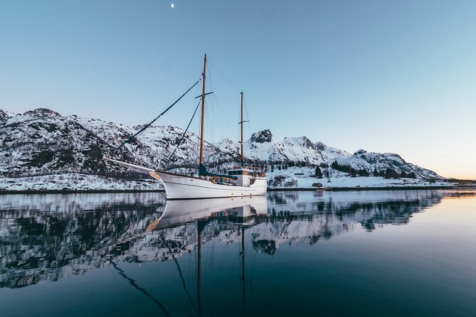 Luxury Northern Lights Yacht Cruise with Hot Tub from Tromsø - The hot tub experience, with a few practical rules
