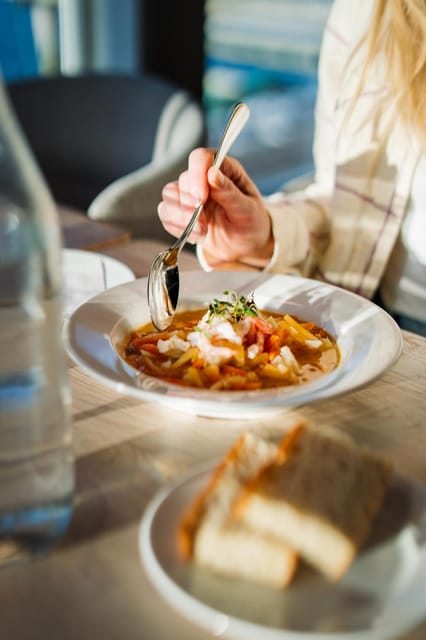 Lyngen: Snowmobile Safari with Lunch in seaside Restaurant - Who will enjoy this most?