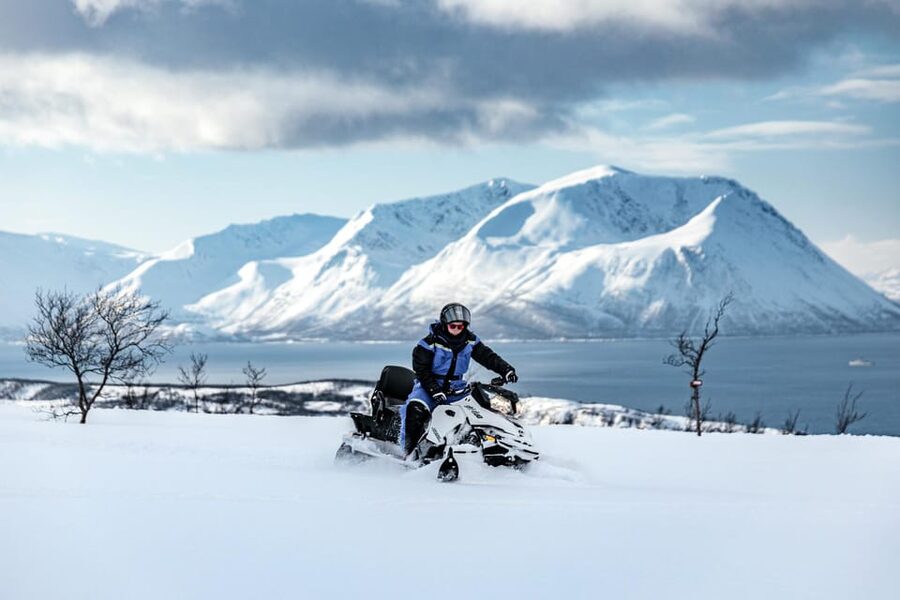 Lyngen: Snowmobile Safari with Lunch in seaside Restaurant - Arriving at the red cabins by the sea