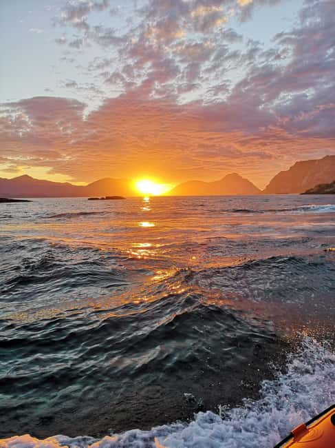 Midnight sun safari - Leaving Henningsvær at 9 p.m.