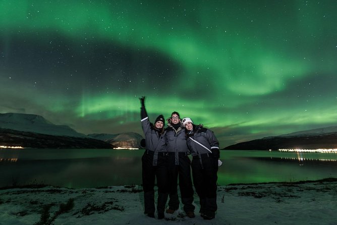 Minibus Northern Lights Chase with Photography from Tromsø - Campfire food makes the waiting easier