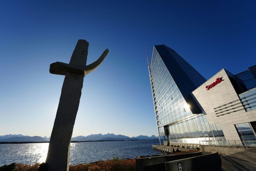 Molde: Atlantic Ocean Road and Tour of Bud Fishing Village - Varden Panorama at 407 meters