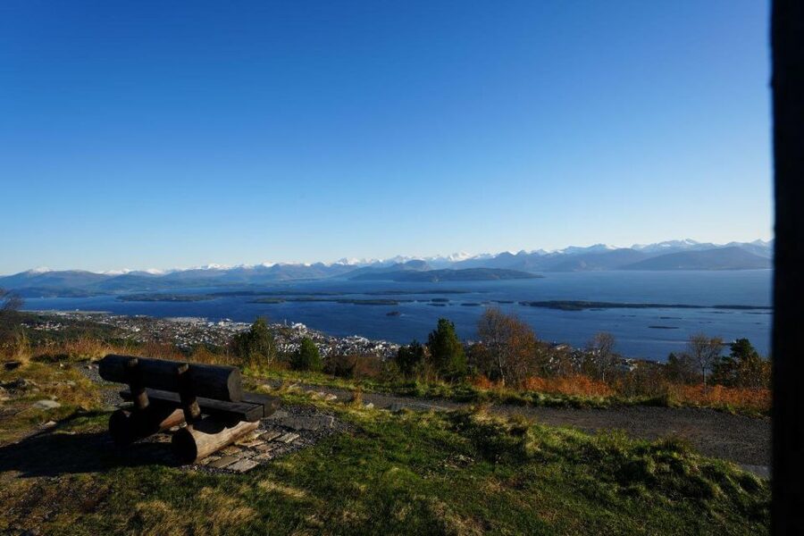 Molde: Atlantic Ocean Road & Varden Audio Guide Bus Tour - Key things to know before booking
